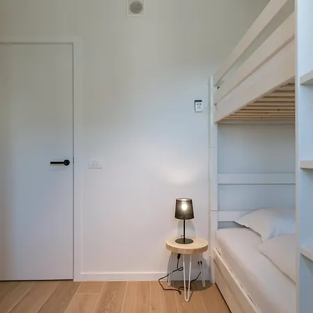 Ferienhaus Coastal Getaway - Free Parking & Balcony - Baldus - 200m From