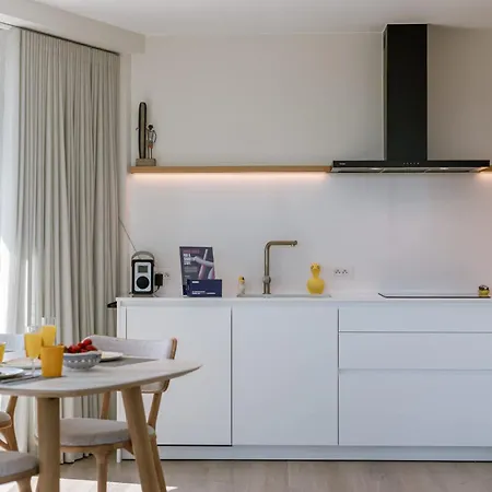 Coastal Getaway - Free Parking & Balcony - Baldus - 200m From