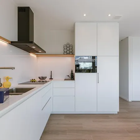 Ferienhaus Coastal Getaway - Free Parking & Balcony - Baldus - 200m From *