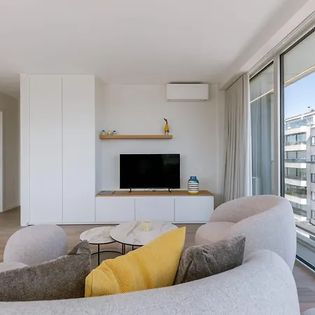 Ferienhaus Coastal Getaway - Free Parking & Balcony - Baldus - 200m From